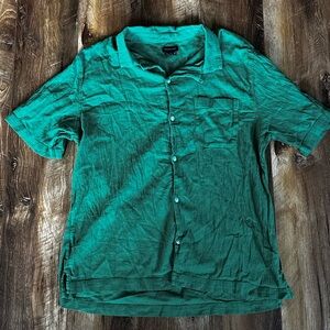Standard cloth size medium green button down short sleeve top
